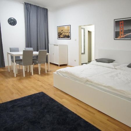 Modern Apartment In Central Wien Eksteriør billede