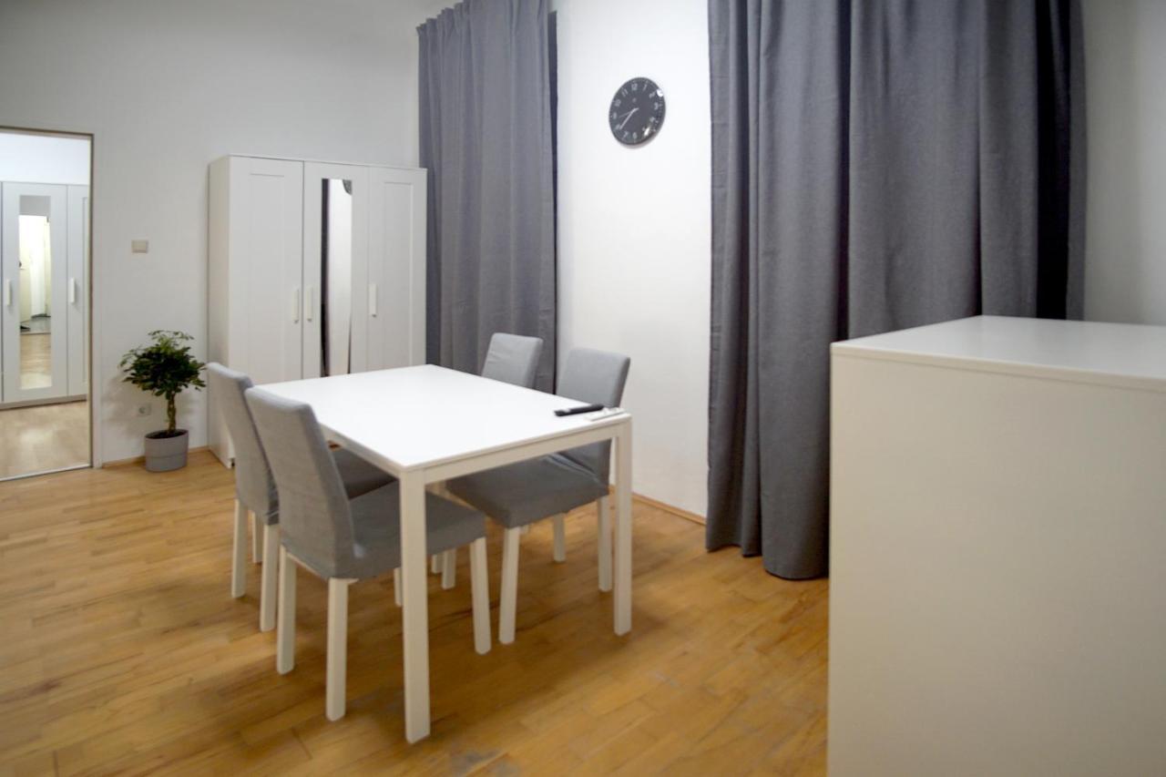Modern Apartment In Central Wien Eksteriør billede